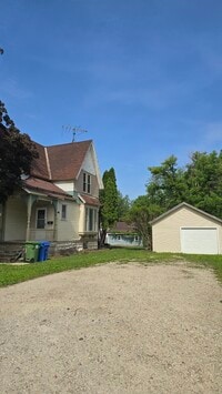 Building Photo - 904 N Grand Ave