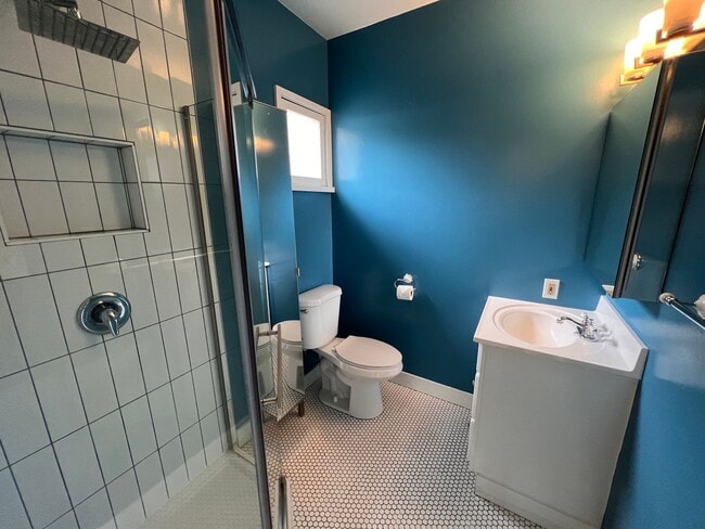 Building Photo - CHARMING STUDIO COTTAGE HOME WITH PRIVATE YARD