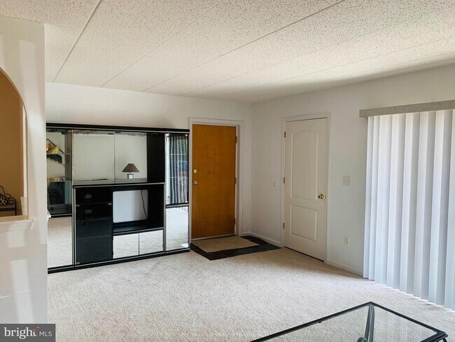 Building Photo - 1225 Norwalk Rd