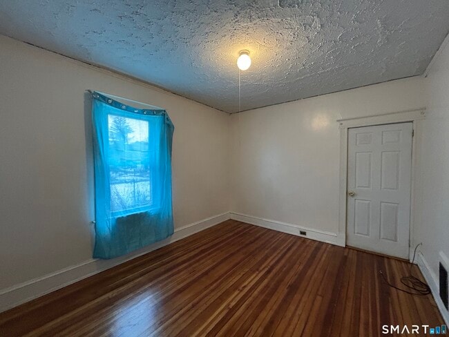 Building Photo - 40 Cabot St