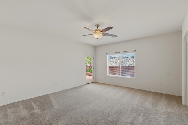Building Photo - 677 W Pizzicato Ln
