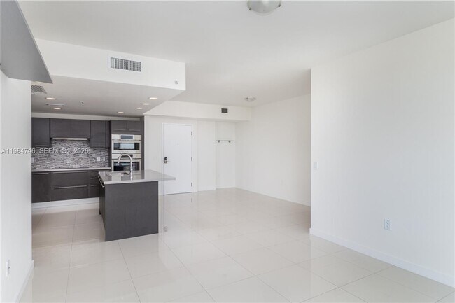 Building Photo - 7661 NW 107th Ave