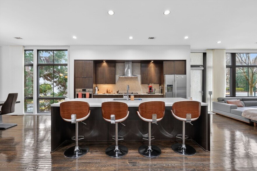 Building Photo - 721 Longleaf Dr NE