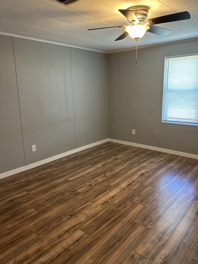 Building Photo - 602 Jason Dr