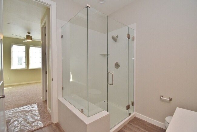 Building Photo - $4,290 / 4 BR - STUNNING NEWER MODEL TOWN HOME IN CENTRAL FREMONT