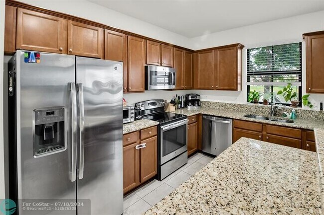 Building Photo - 8455 Lakeview Trail