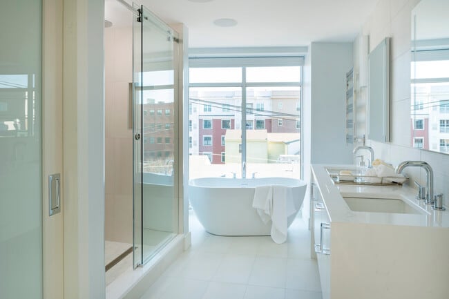 Building Photo - 50 India St