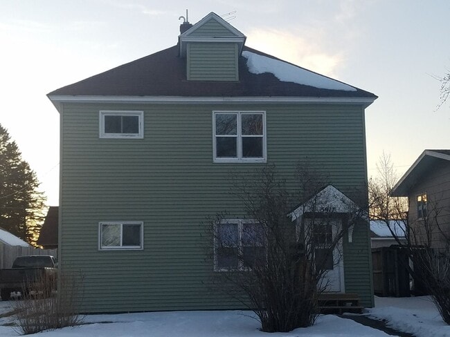 Building Photo - 5917 Cumming Ave