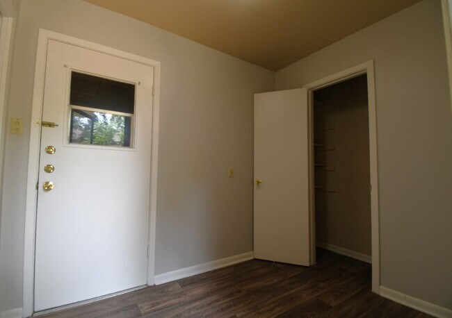 Building Photo - 3202 Autumn Leaves Dr