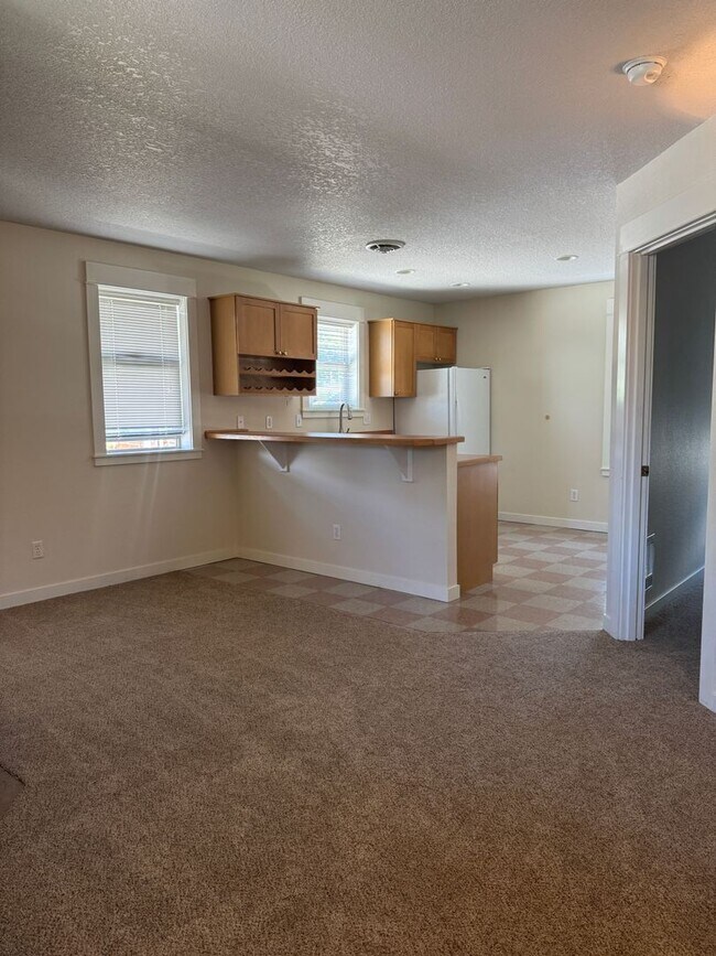 Building Photo - 437 NE Irving Ave