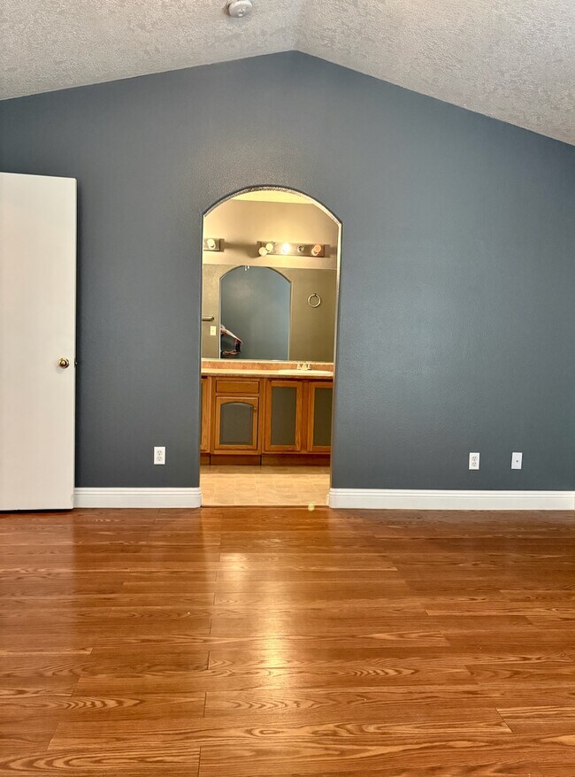 Building Photo - 3617 Cameo Dr