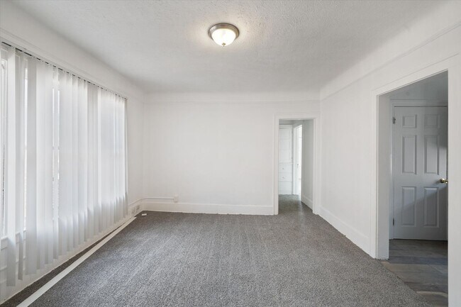 Building Photo - 2333/2335 Grand - T - Ody Holdings