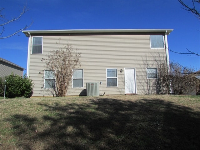 Building Photo - 2651 Sutherland Dr