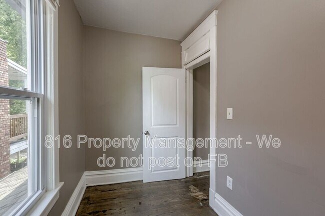 Building Photo - 800 E 33rd St