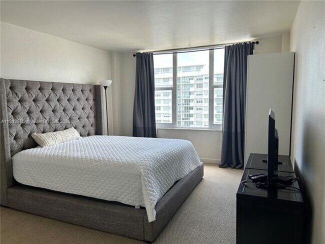 Building Photo - 5600 Collins Ave