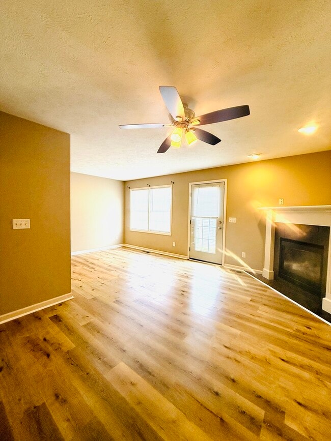 Building Photo - 1112 Ekstam Dr