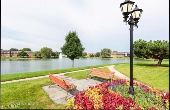 Building Photo - 9397 Bay Colony Dr