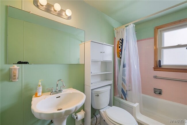 Building Photo - 212 Santin Dr