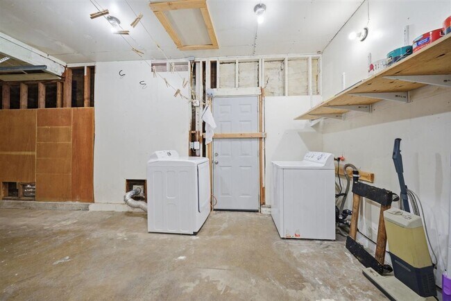 Building Photo - 2612 Ribier Way
