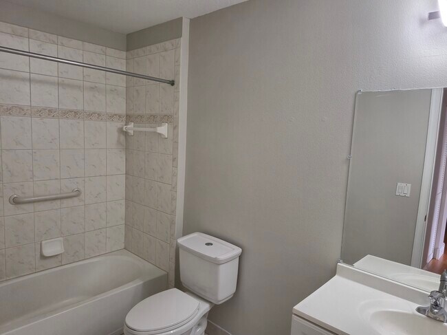 Building Photo - 2033 Providence Pl