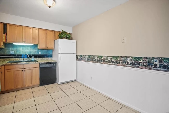 Building Photo - 700 Ridgeside Dr