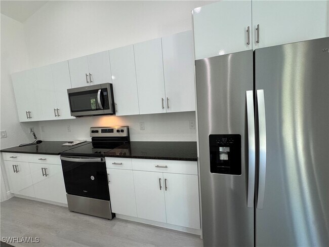 Building Photo - 6018 Acorn Cir