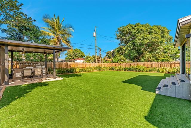 Building Photo - 231 NE 45th St