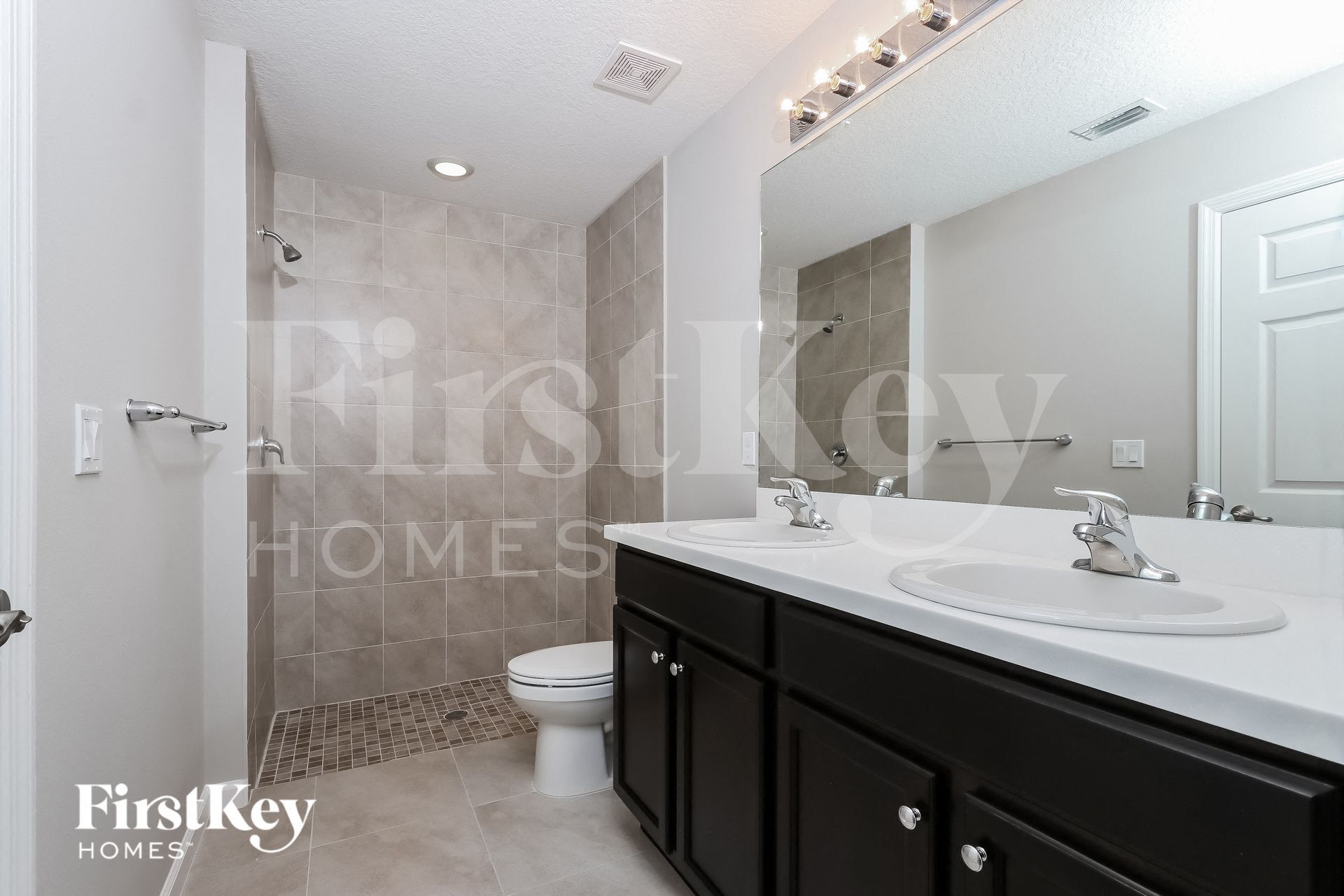 Building Photo - 713 SE Lansdowne Ave