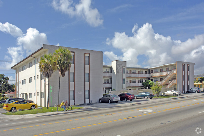 Building Photo - Royal House Apartments