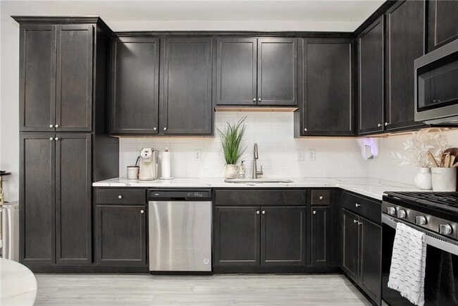 Building Photo - 1961 James Red Moore Blvd