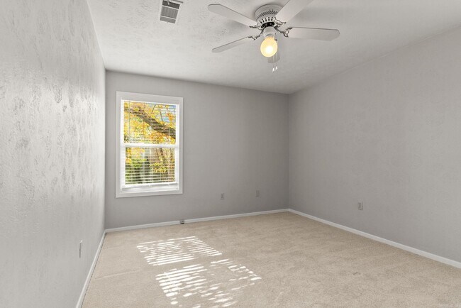 Building Photo - 102 Windwood Ln