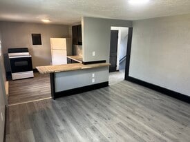 Building Photo - 706 Church St