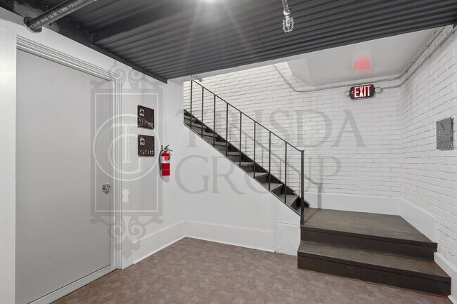 Building Photo - Avail July 15th! Stylish 1-Bedroom Apartment in Mt. Washington –2 Off Street Parking Spaces, AC, ...