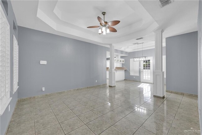 Building Photo - 7538 Camelot Dr