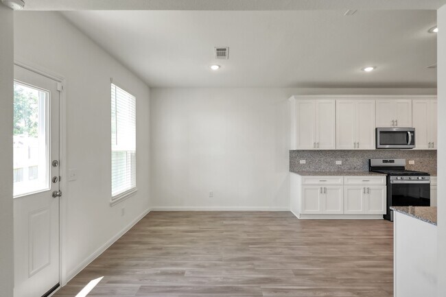 Building Photo - 7314 Madison Cmns Ln