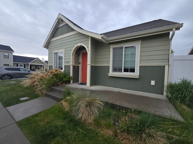 Building Photo - 4 bed 2 bath home in Josephine Crossing