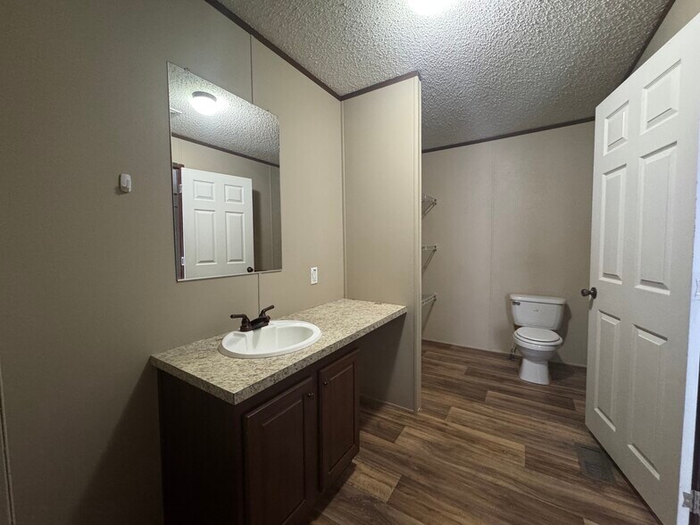 Building Photo - 4095 Geranium Ln