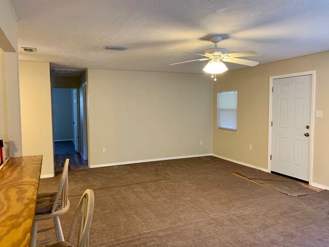 Building Photo - 2BR/1BA home available for rent on beautifully wooded lot in Vernon!