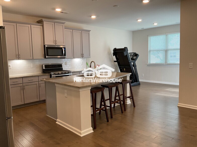 Building Photo - 11208 Irwin Oak Pl