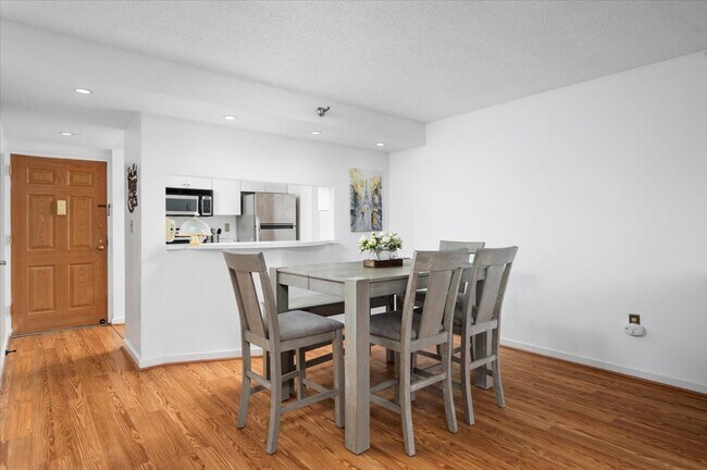 Building Photo - 127 Greyrock Pl