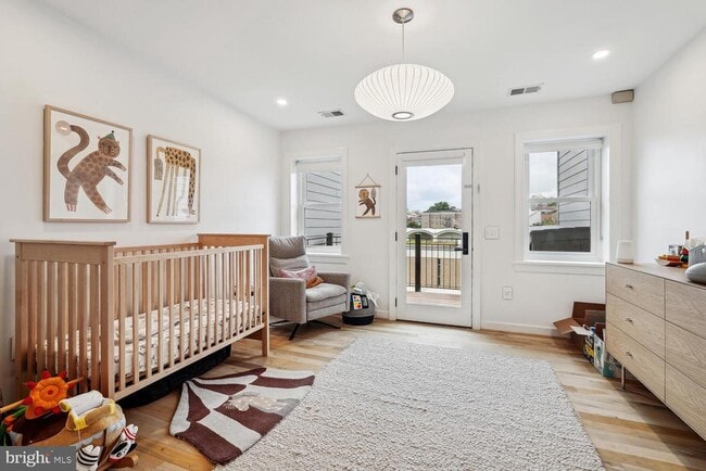 Building Photo - 2242 Ontario Rd NW