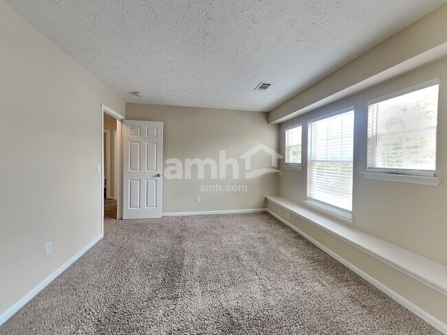 Building Photo - 574 Leaflet Ives Dr