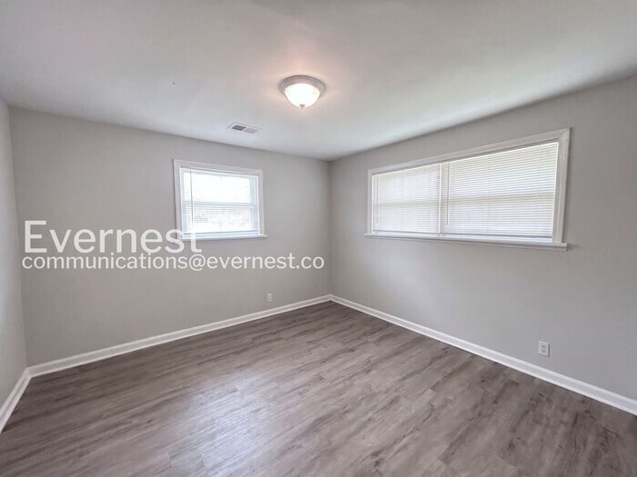 Building Photo - 4402 Davana Dr