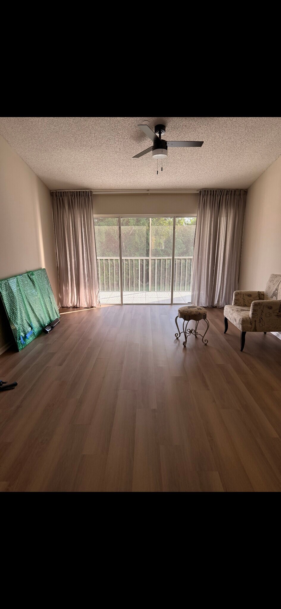 TV / Chair and Stool - 330 NW 67th St