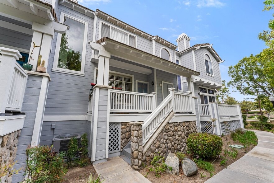 Building Photo - 512 N Pageant Dr