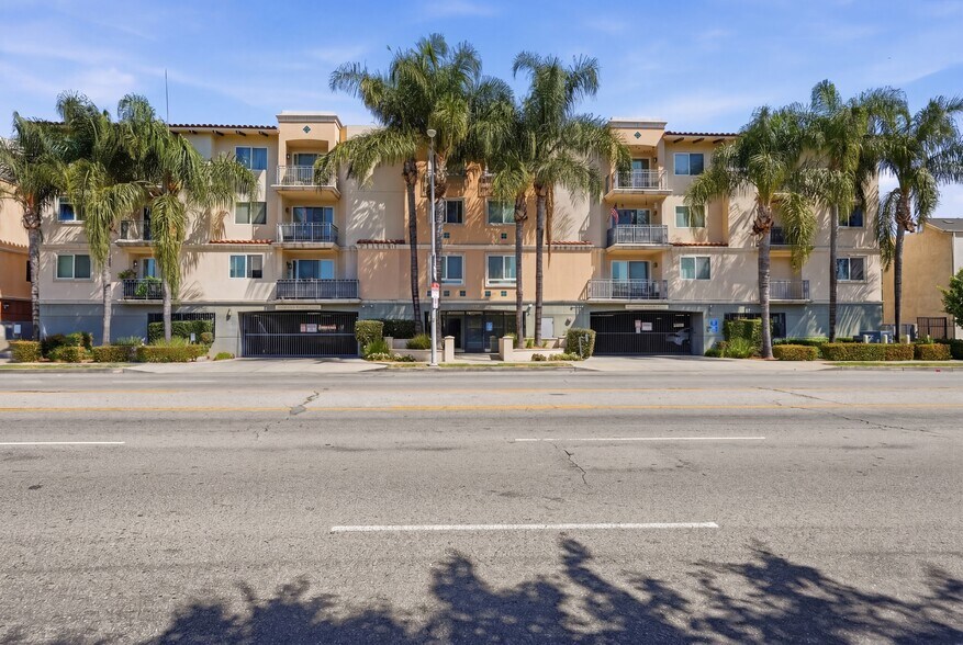 Building Photo - 13941 Sherman Way