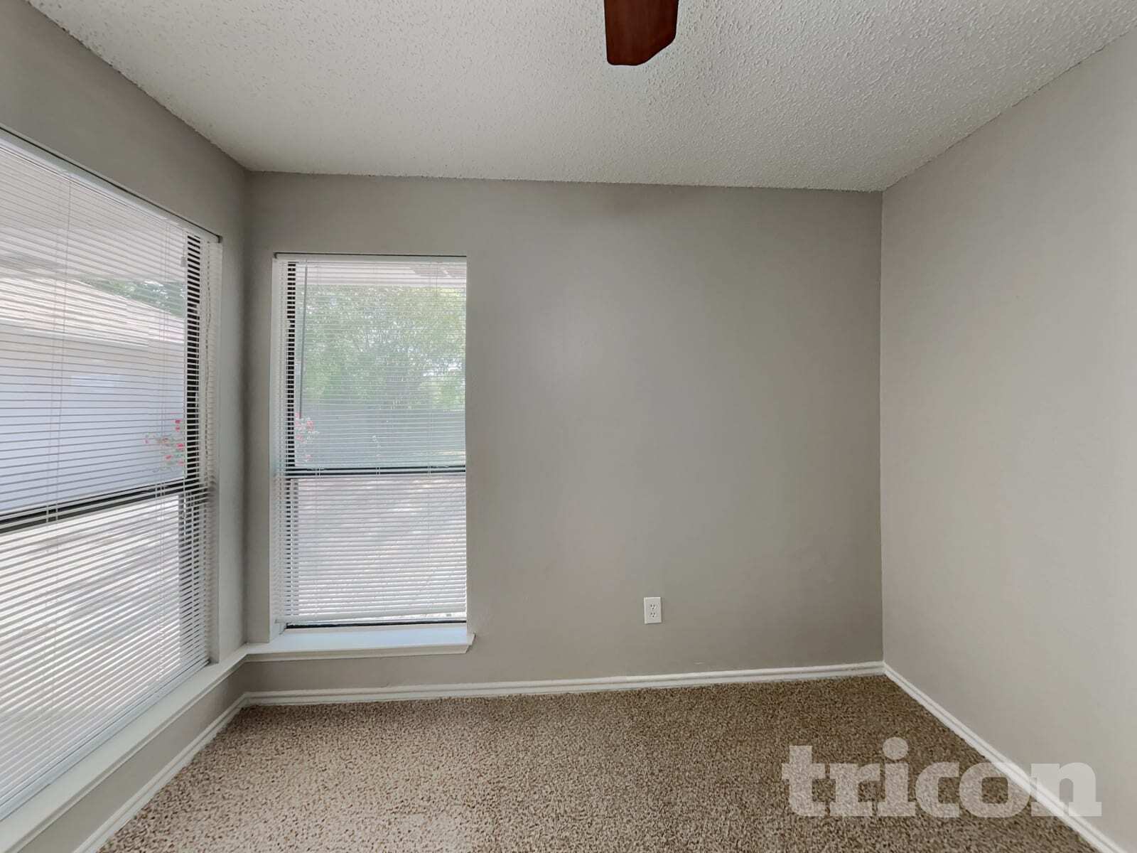 Building Photo - 8002 Meadowlark Ln