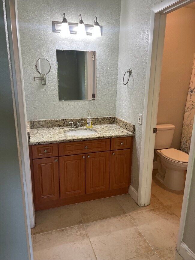 Building Photo - 455 Alt 19