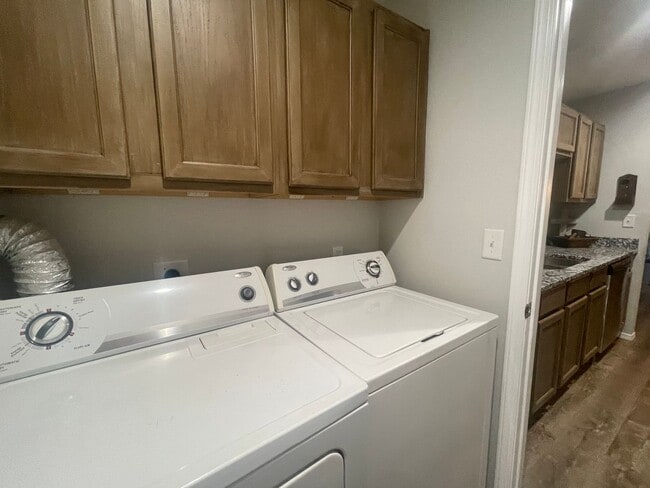 Building Photo - Recently Renovated Furnished 3 Bedroom 2 Bath Condo/ Apartment for Rent in Branson, MO