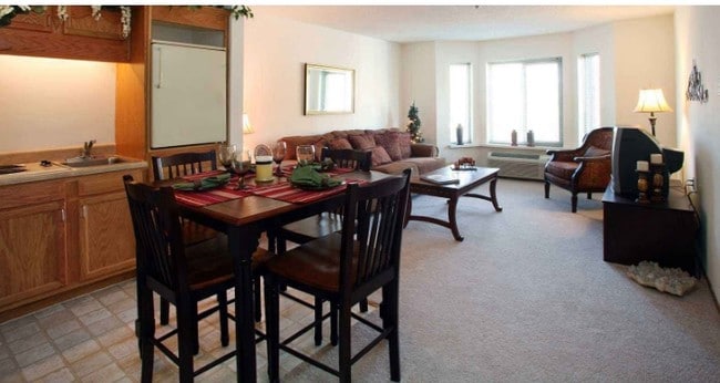 Interior Photo - Holiday Forsyth Court